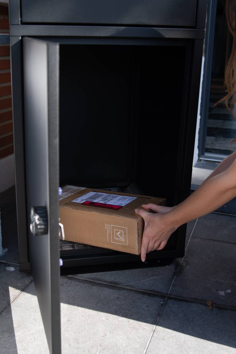 boite à colis sécurisée bordeaux